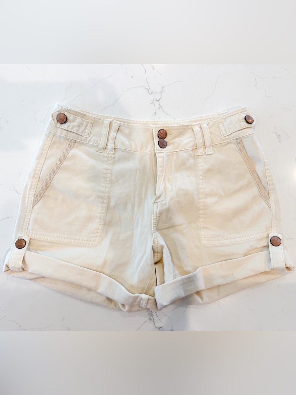 BKE Women’s Cream Casual Roll-Cuff Shorts